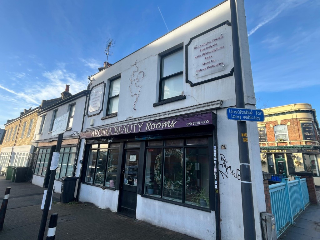 Brightfield Road, Lee, Retail